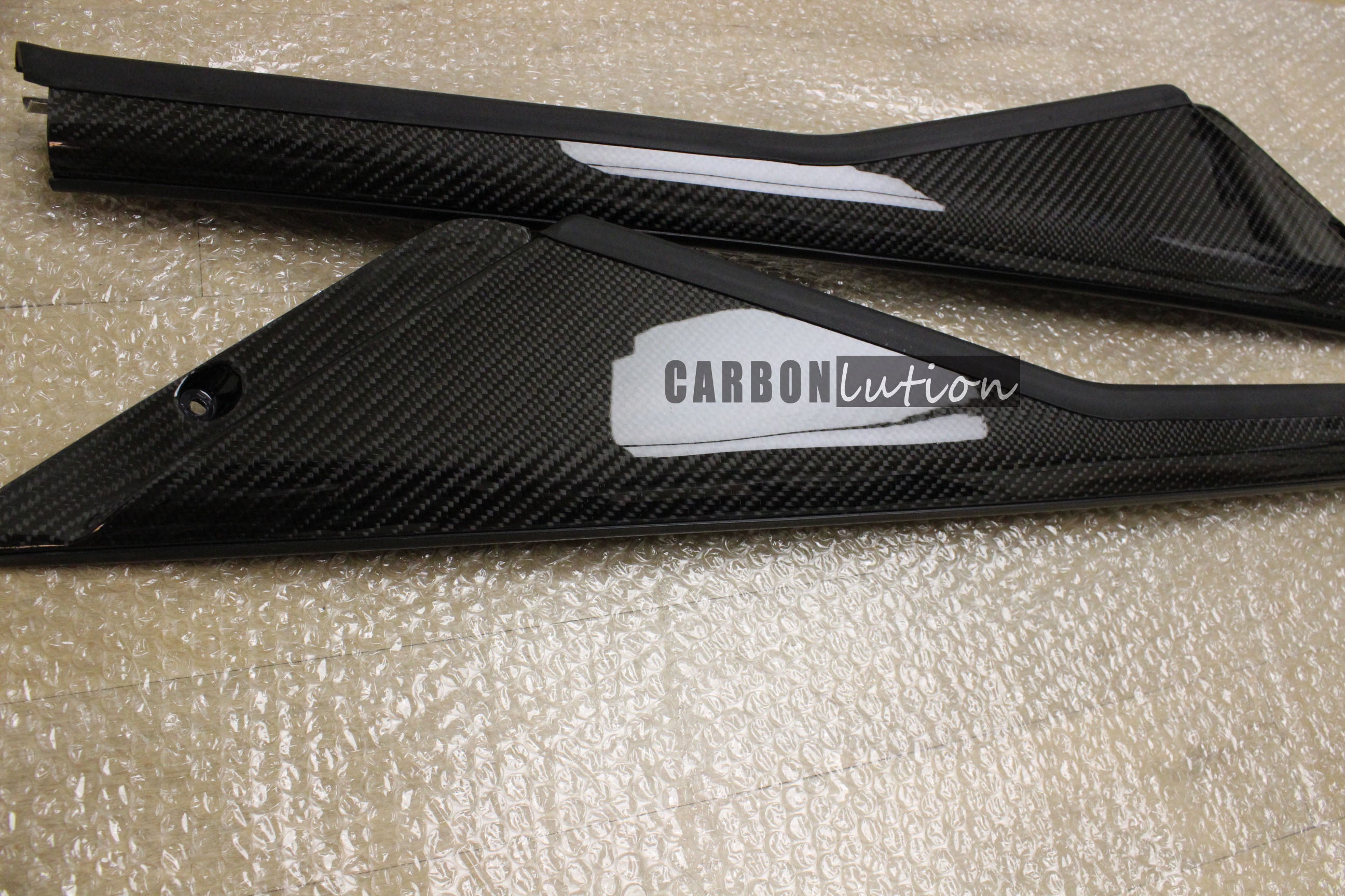 Carbon fiber outside pillar